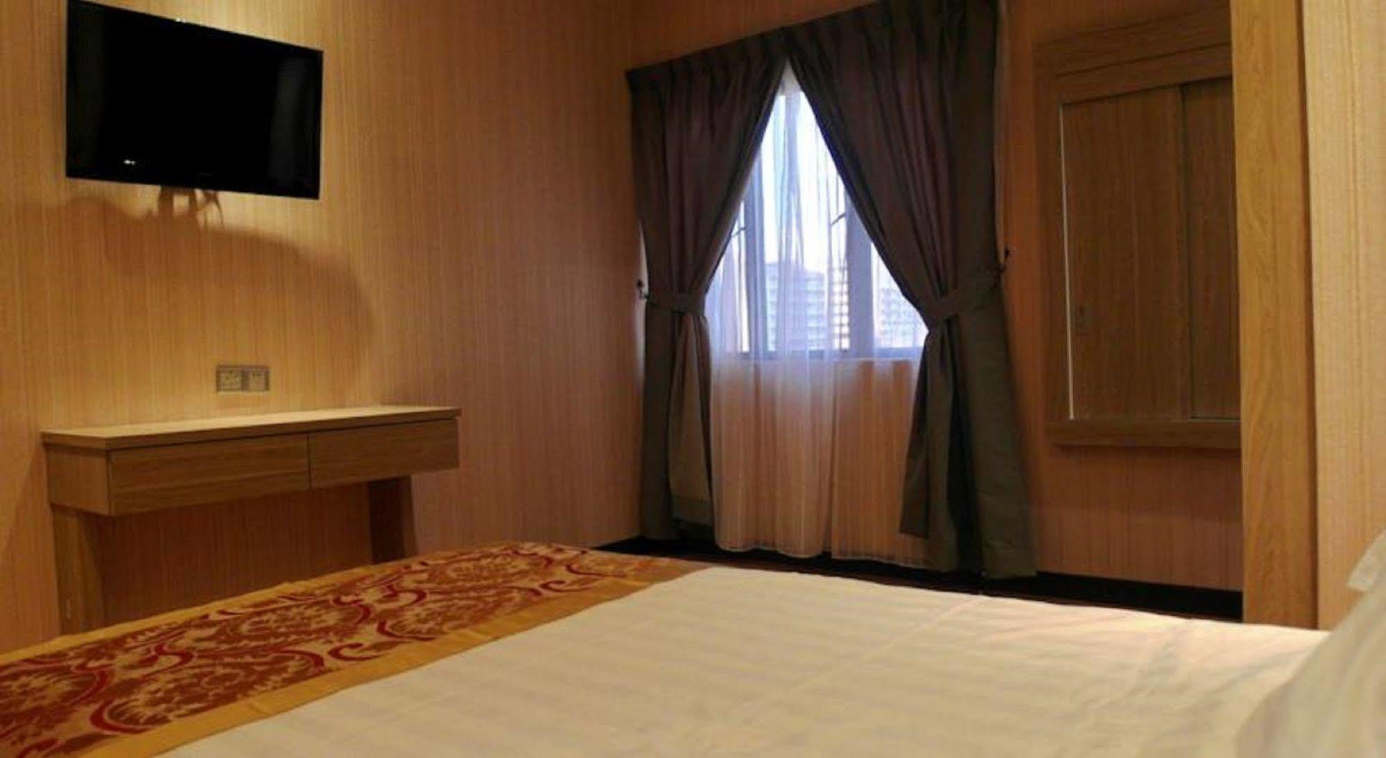 Mandarin Hotel Kota Kinabalu Extérieur photo